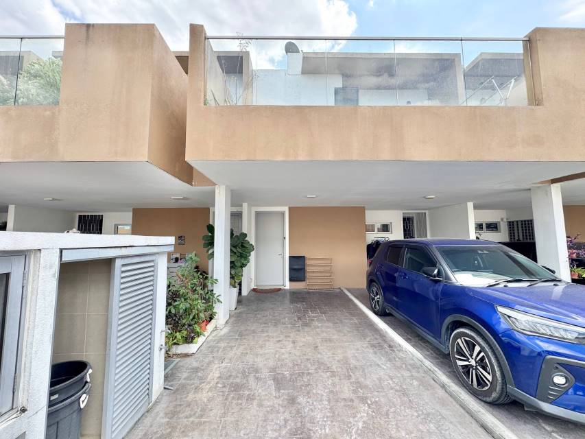 Upper Unit Townhouse Casa Bluebell