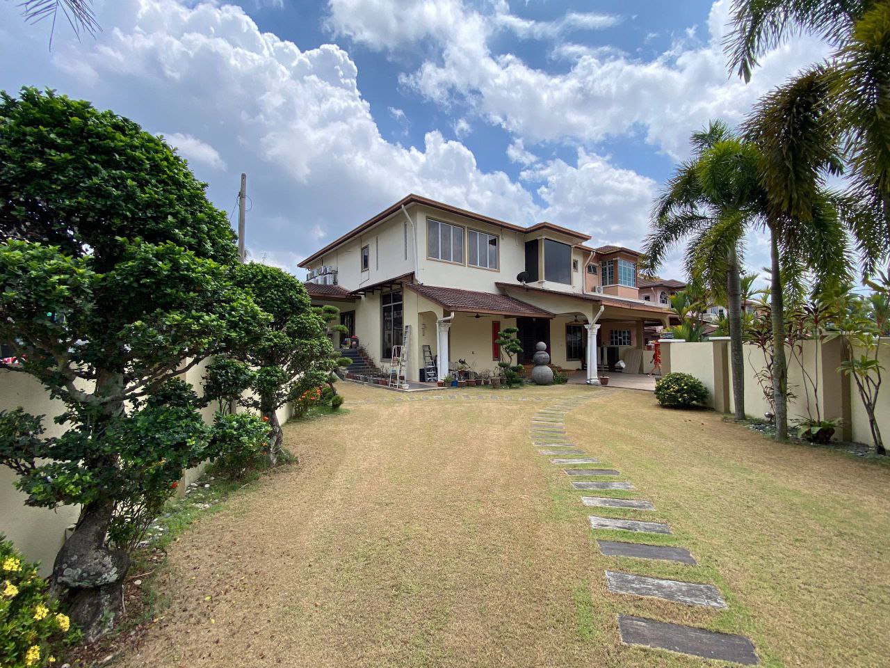 Double Storey Semi D Terrace House Seksyen 5 - photo 2