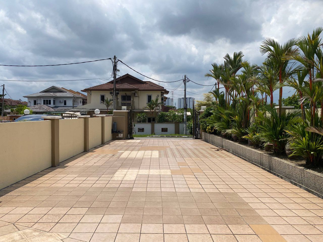 Double Storey Semi D Terrace House Seksyen 5 - photo 3