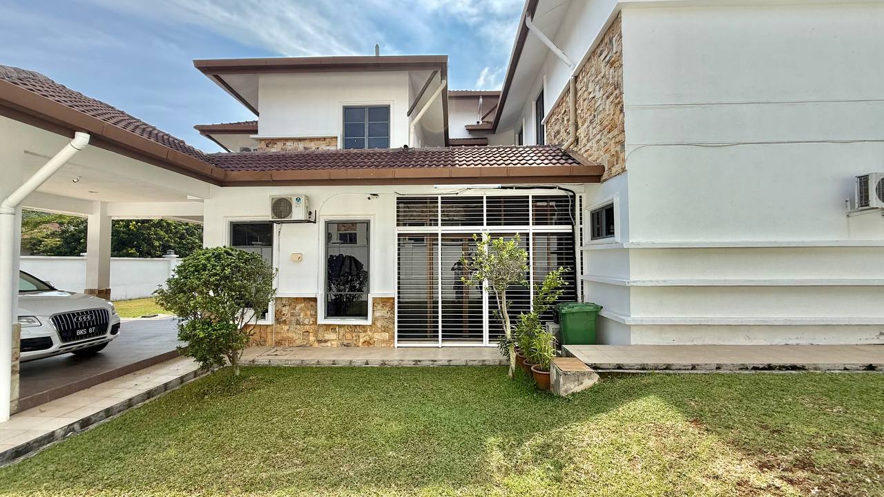 Double Storey Bungalow Puncak Pinggiran Putra