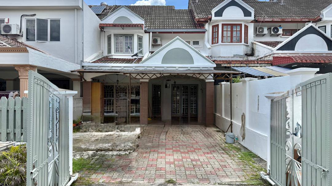Double Storey Terrace Bandar Tun Hussein Onn
