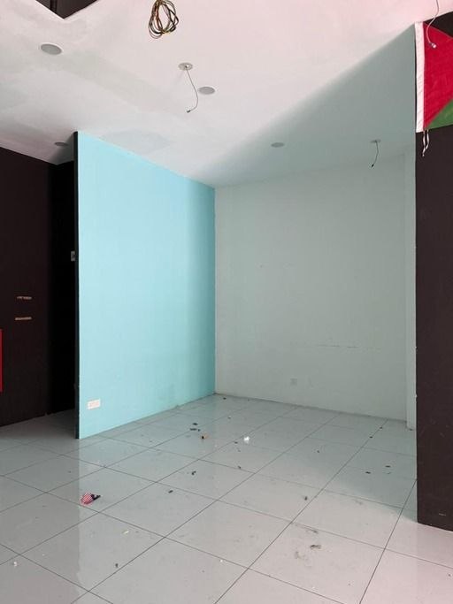 Corner 3 Storey Shop Lot Bandar Seri Putra - photo 2