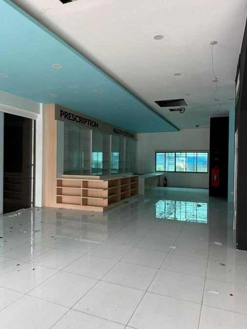 Corner 3 Storey Shop Lot Bandar Seri Putra - photo 3