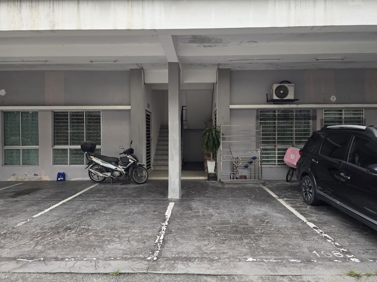 End lot Townhouse Taman Tropika 2 Sungai Tangkas K