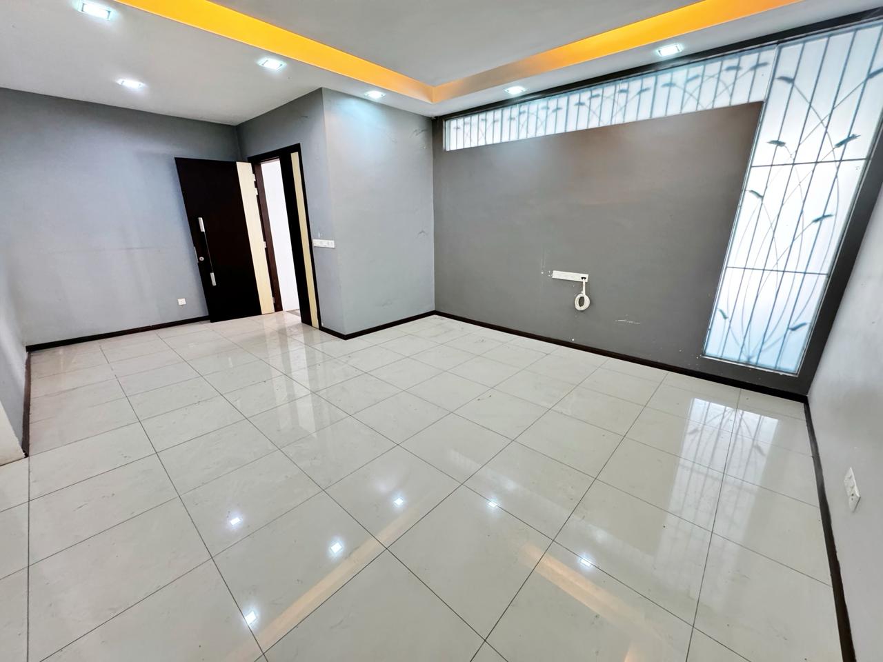Terrace 3 Storey Taman Tropika 2 - photo 6