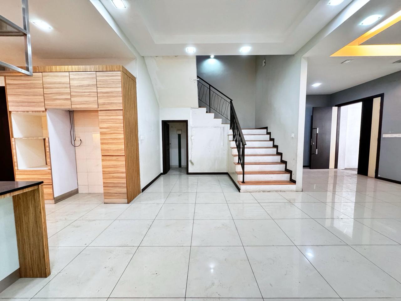 Terrace 3 Storey Taman Tropika 2 - photo 8
