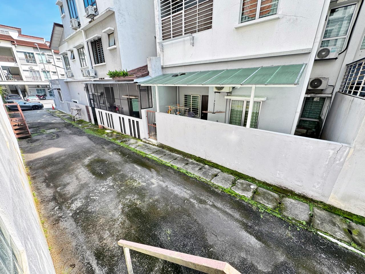 Terrace 3 Storey Taman Tropika 2 - photo 13