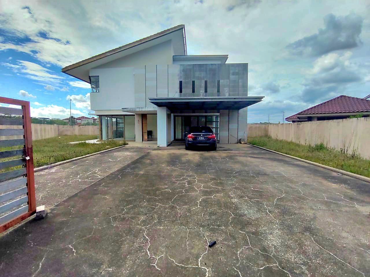 2 Storey Bungalow House Banyan Close Bukit Mahkota - photo 3