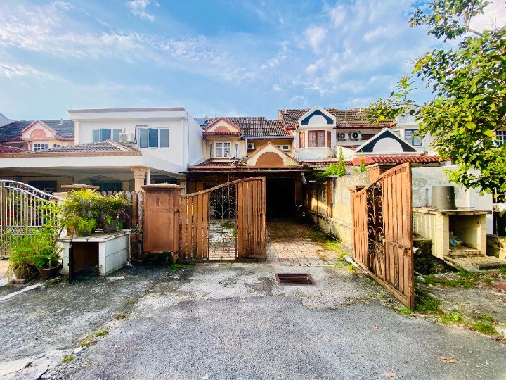 Double Storey Terrace Bandar Tun Hussein Onn