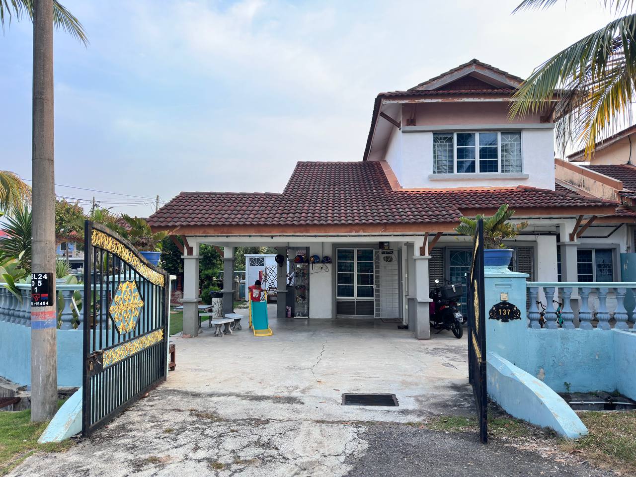 Single And Half Storey Terrace House  Mantin - photo 1