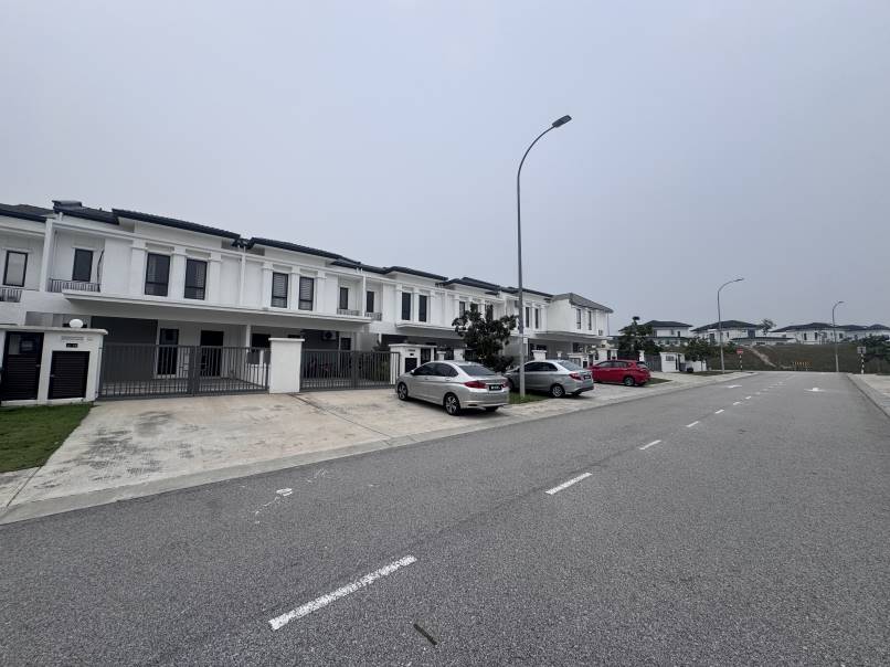 Renovated Double Storey Superlink IORA Alam Sari