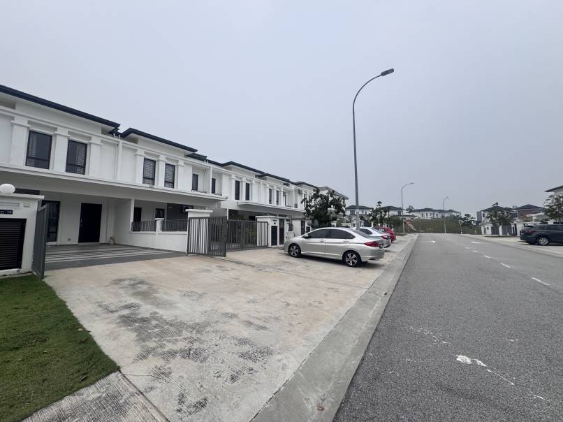 Renovated Double Storey Superlink IORA Alam Sari - photo 2