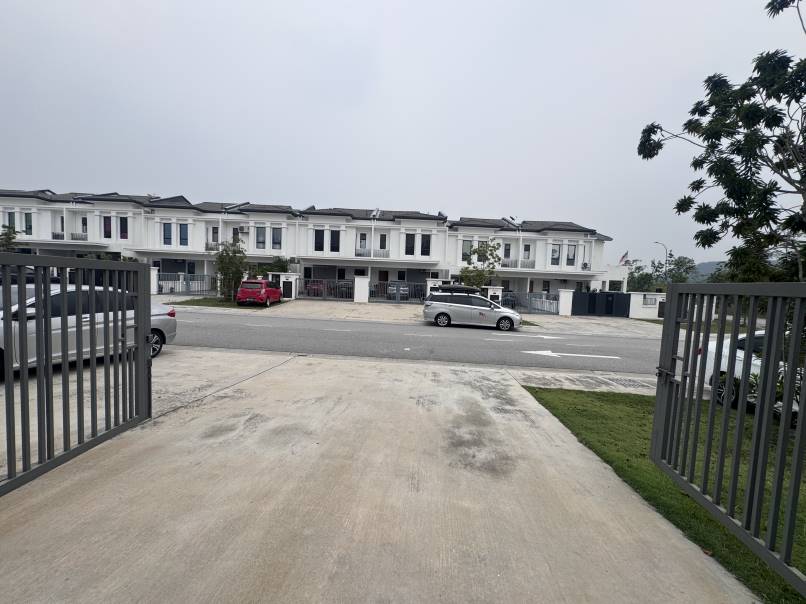 Renovated Double Storey Superlink IORA Alam Sari - photo 8