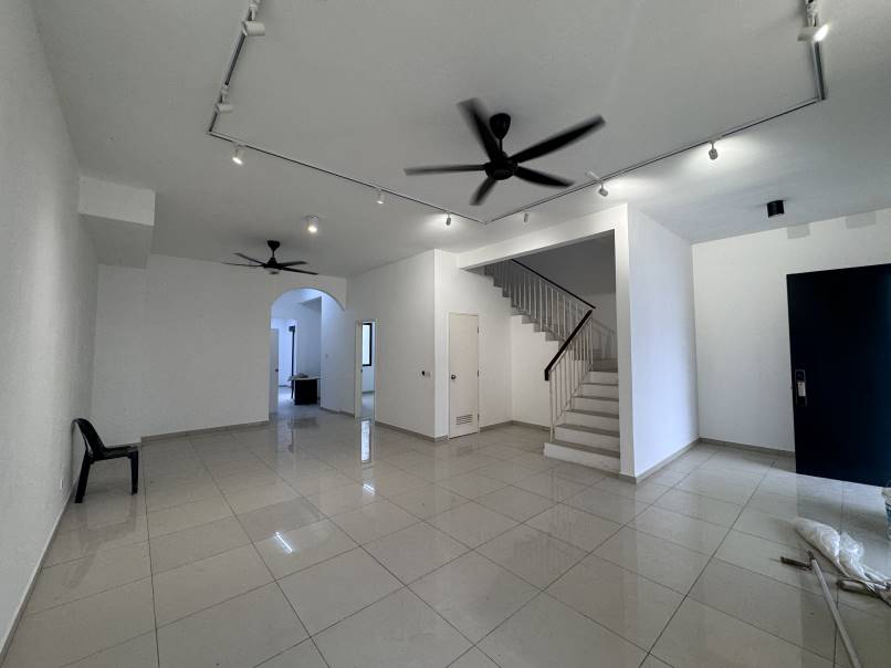 Renovated Double Storey Superlink IORA Alam Sari - photo 11