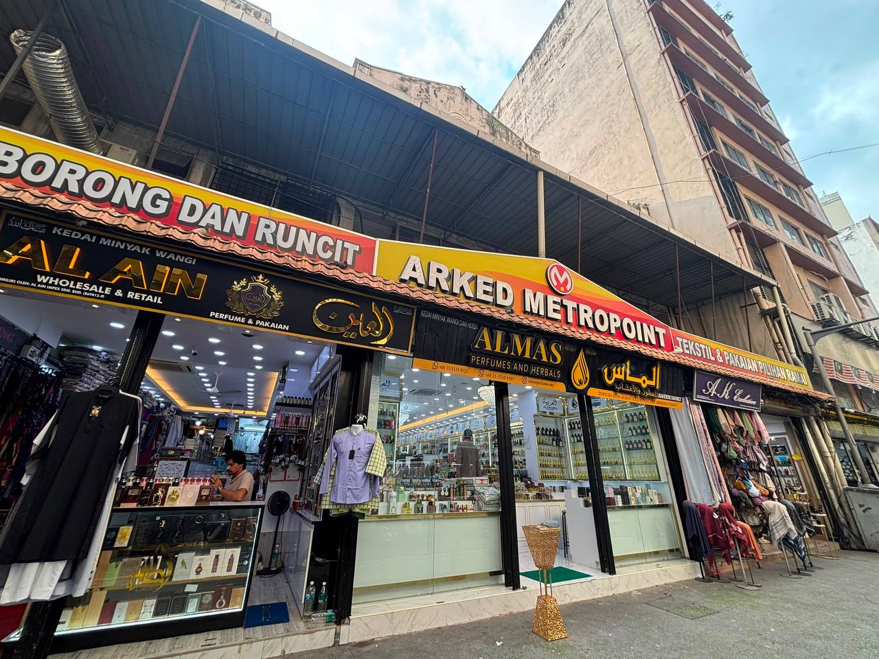 3 Storey Commercial Building At Jalan Tuanku Abdul - photo 4