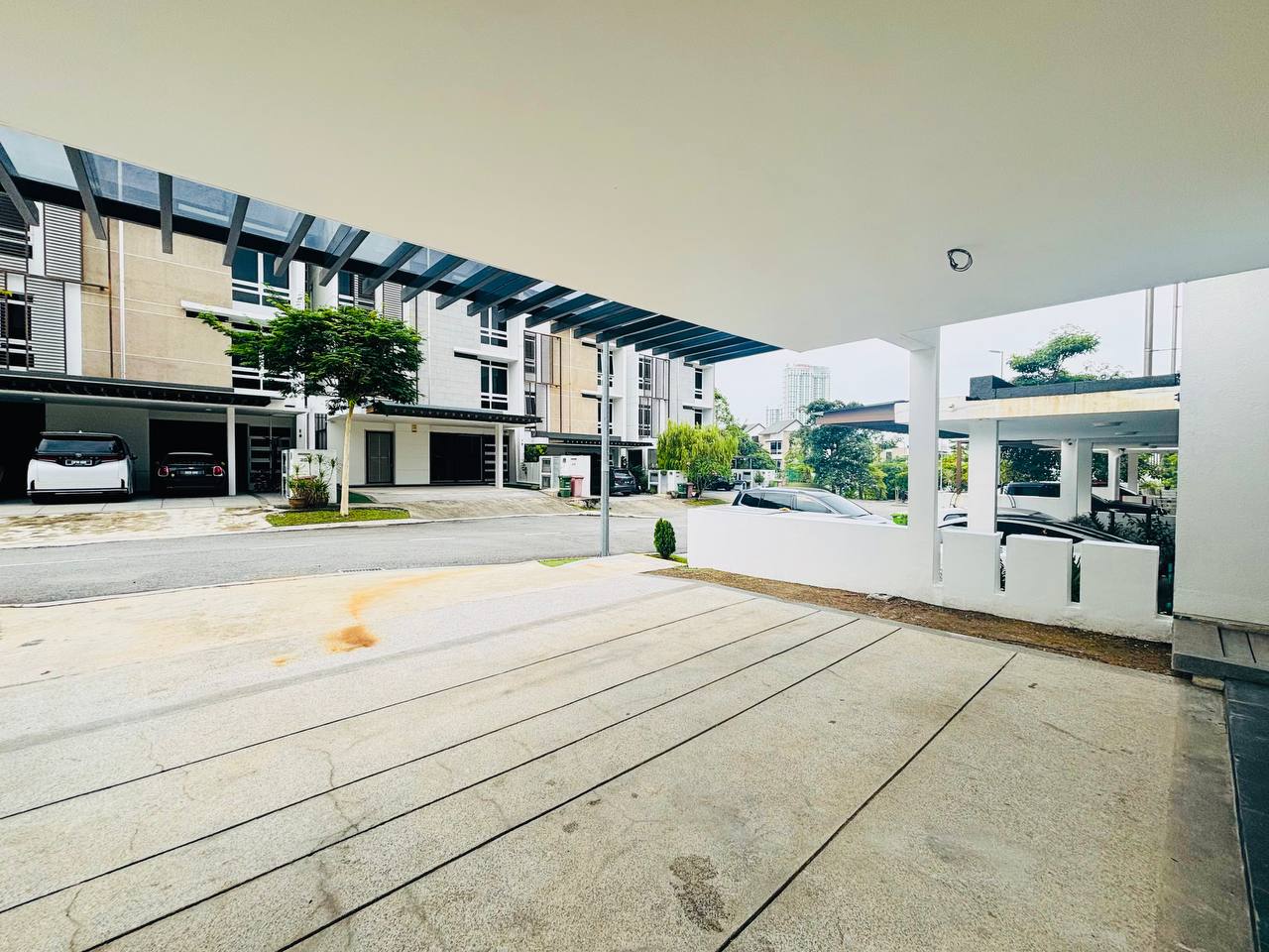 Two And Half Storey Hyperlink Duta Villa Presint 1 - photo 2