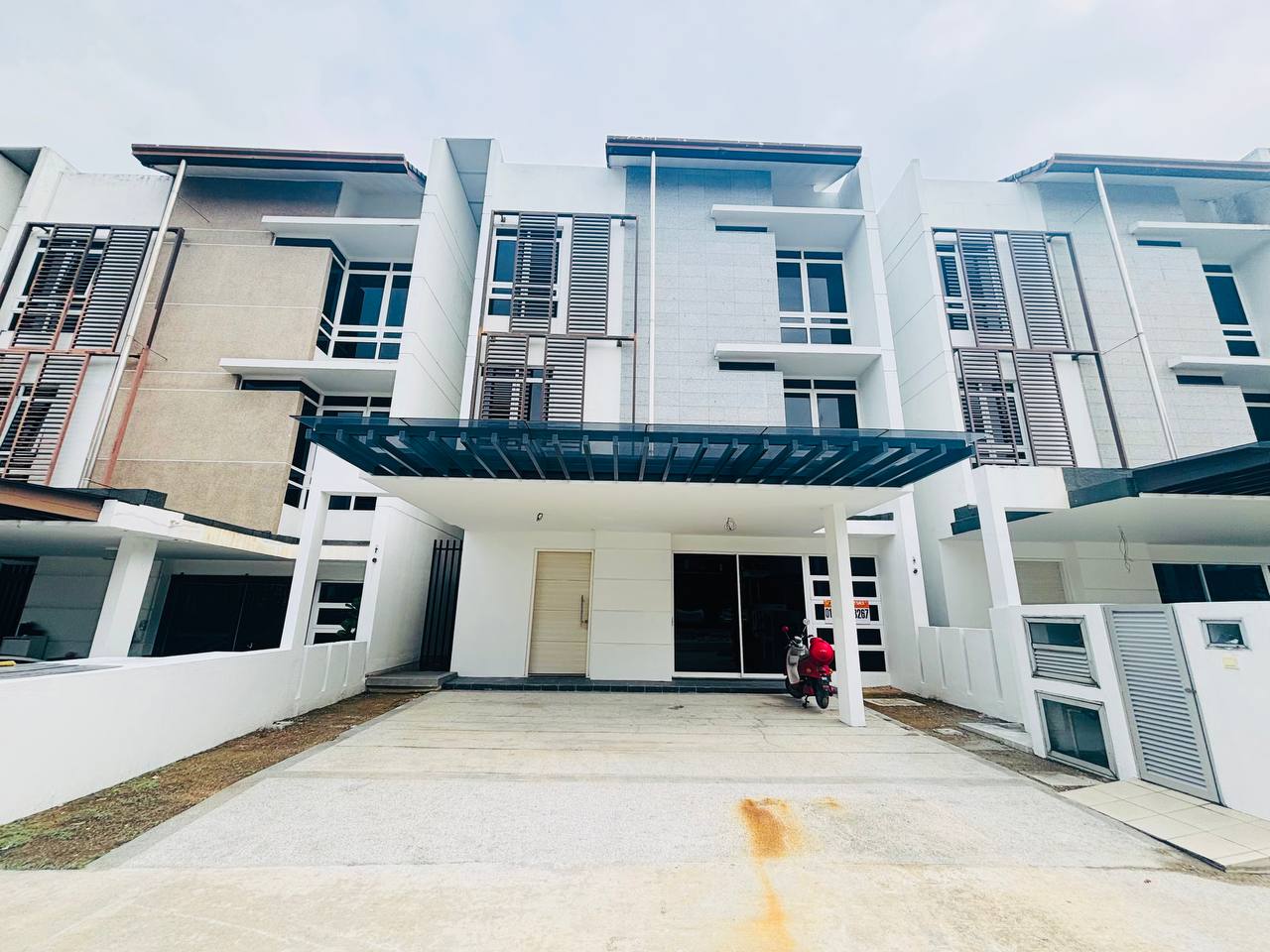 Two And Half Storey Hyperlink Duta Villa Presint 1 - photo 3