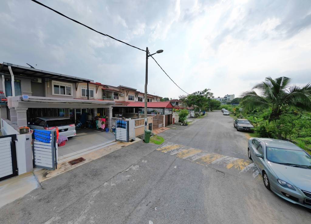 Facing Open Renovated 2 Storey Taman Ametis Jaya - photo 2