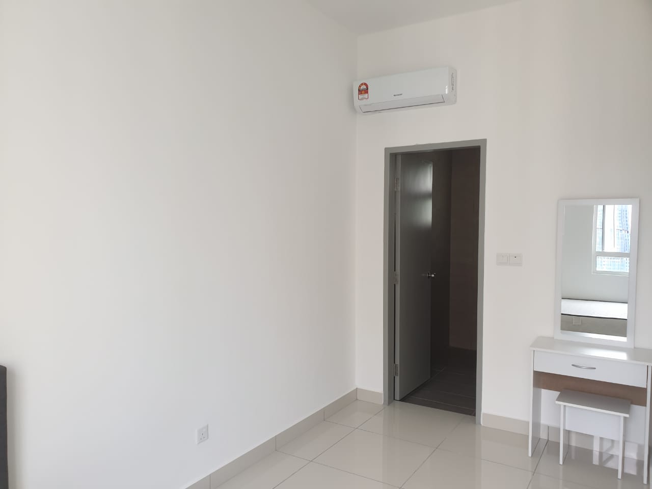 TR Residence 3R2B 850SF 2400 - photo 5