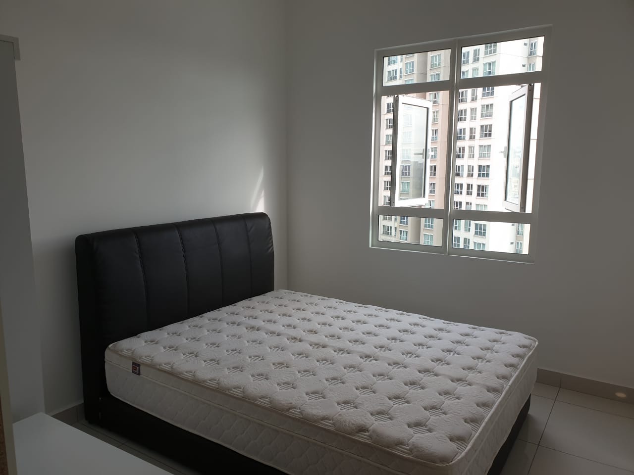 TR Residence 3R2B 850SF 2400 - photo 6