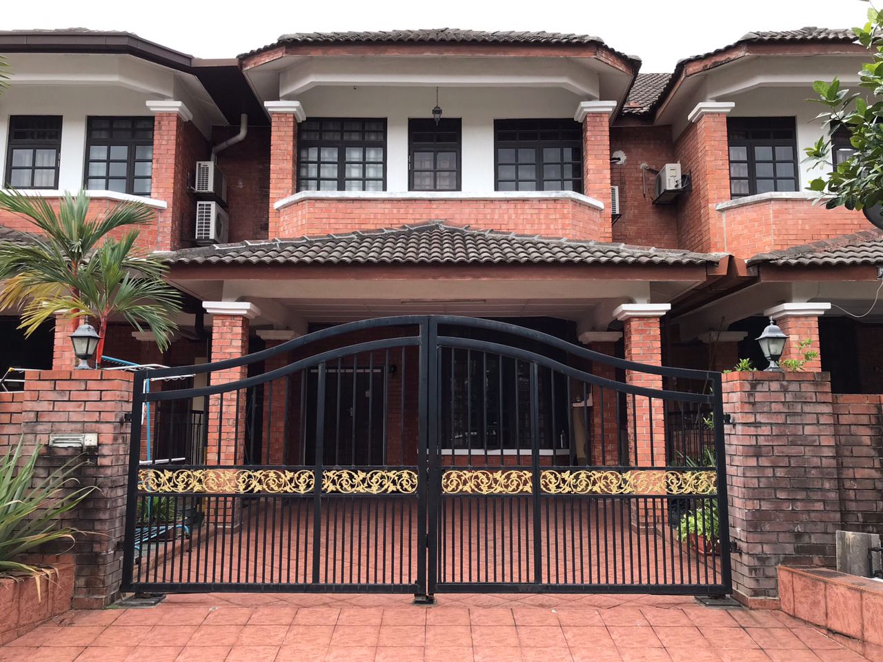 2 Sty House , SL 2 , ...