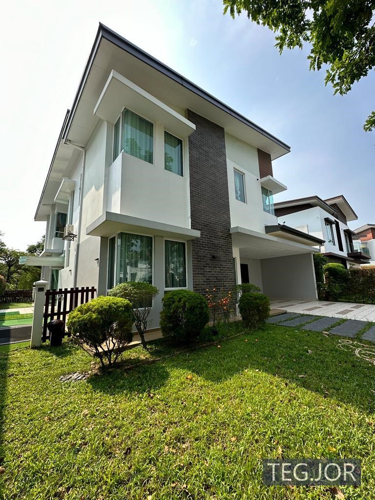 Facing Lake View Ser ...