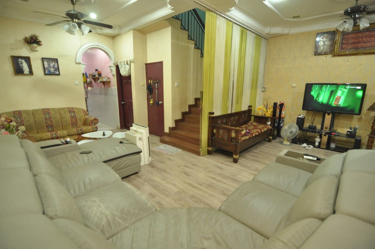RENOVATED TERMURAH 2 Storey House Sec 36 Shah Alam - photo 2