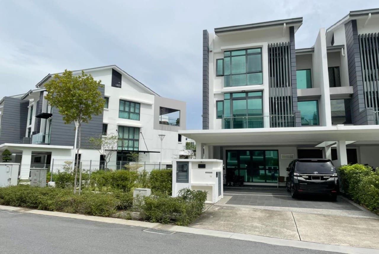 BELOW MV Semi D 3 Storey House Residence Cyberjaya