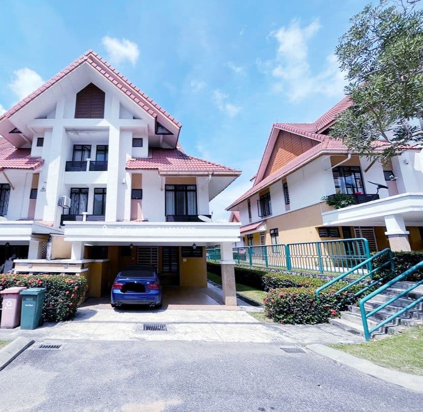 End Lot Terrace Precint 18 - photo 1