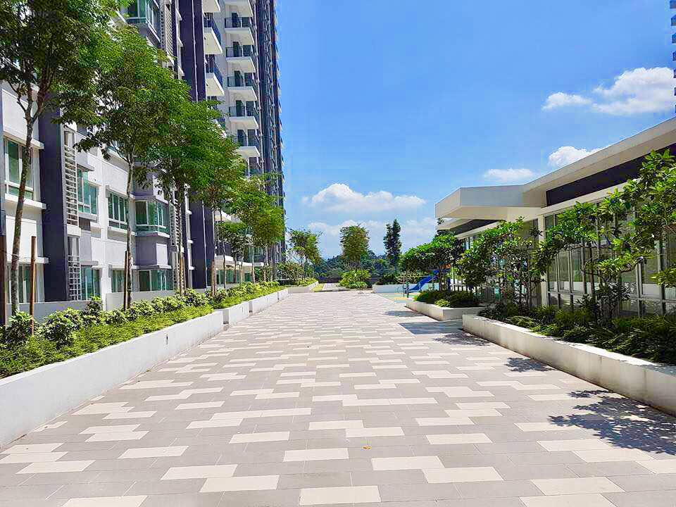 Corner Lot with Balcony Southville Apartment Bangi - photo 11
