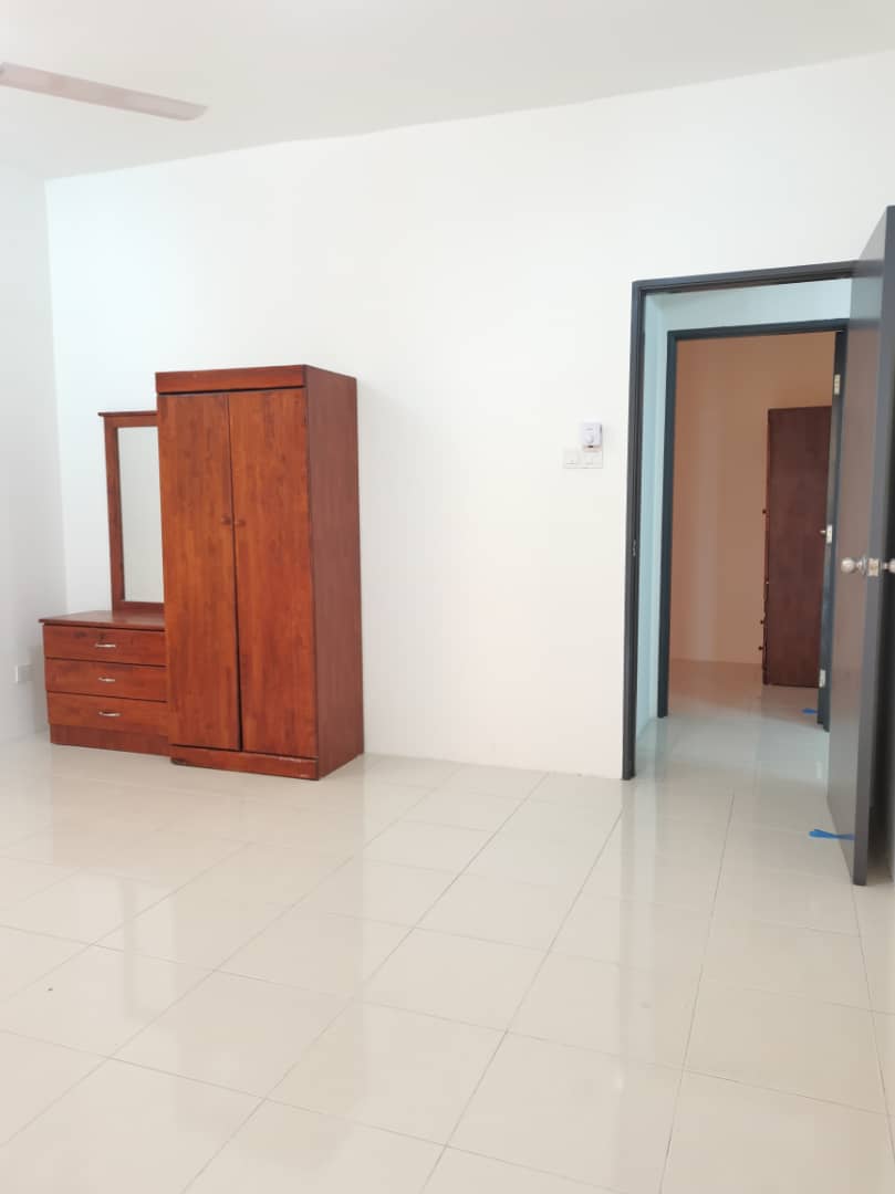 Partly Furnished Puncak Hijauan Apartment Bangi - photo 2