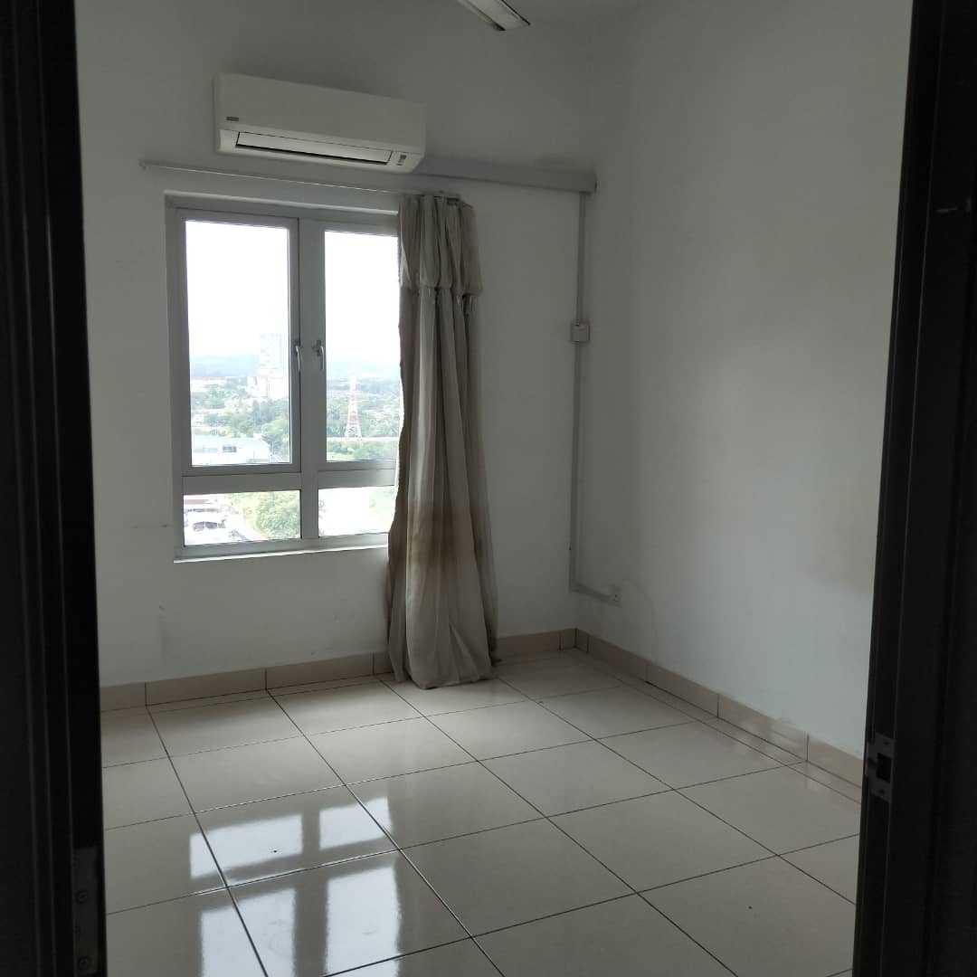 Partly Furnished Saville Kajang Apartment Near MRT - photo 9