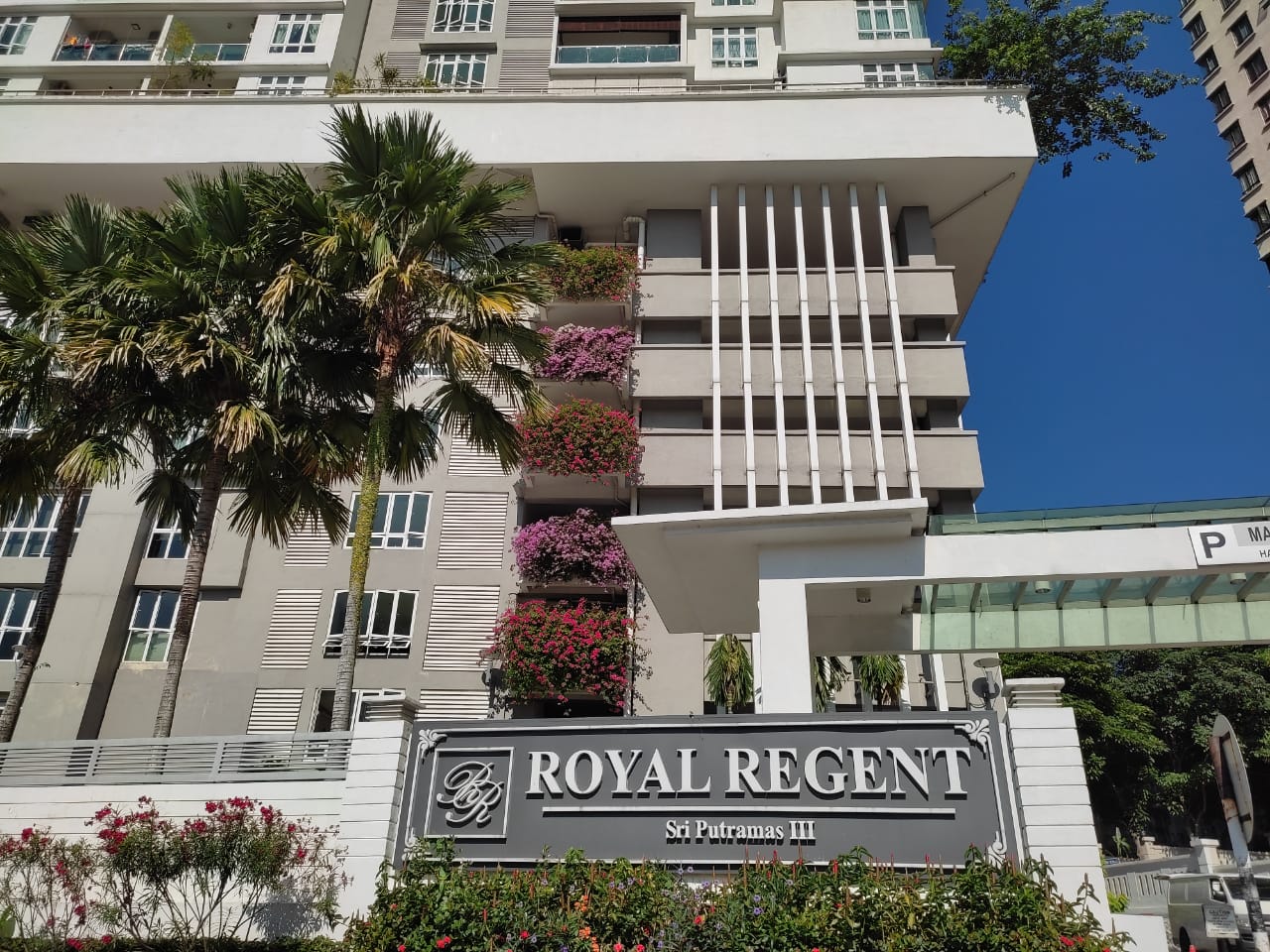 ROYAL REGENT SRI PUTRAMAS PENTHOUSE