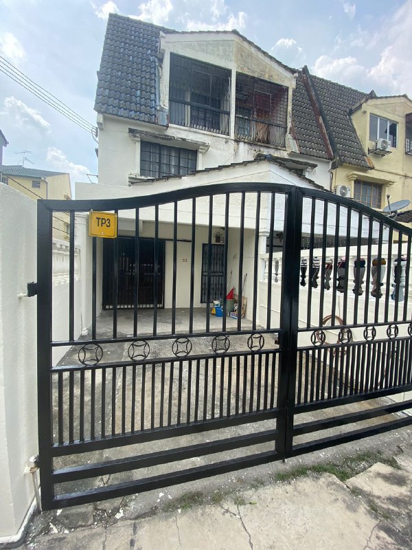 Taman Putra ampang 3 Storey Terrace End Lot