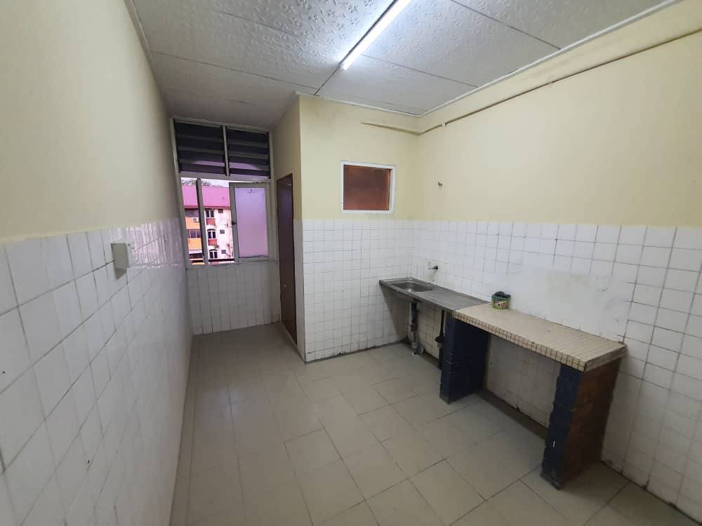 Flat PKNS seksyen 24 Shah Alam Block 46 - photo 4