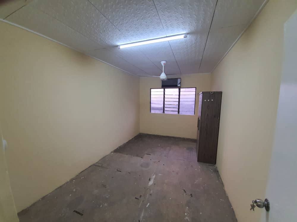 Flat PKNS seksyen 24 Shah Alam Block 46 - photo 6