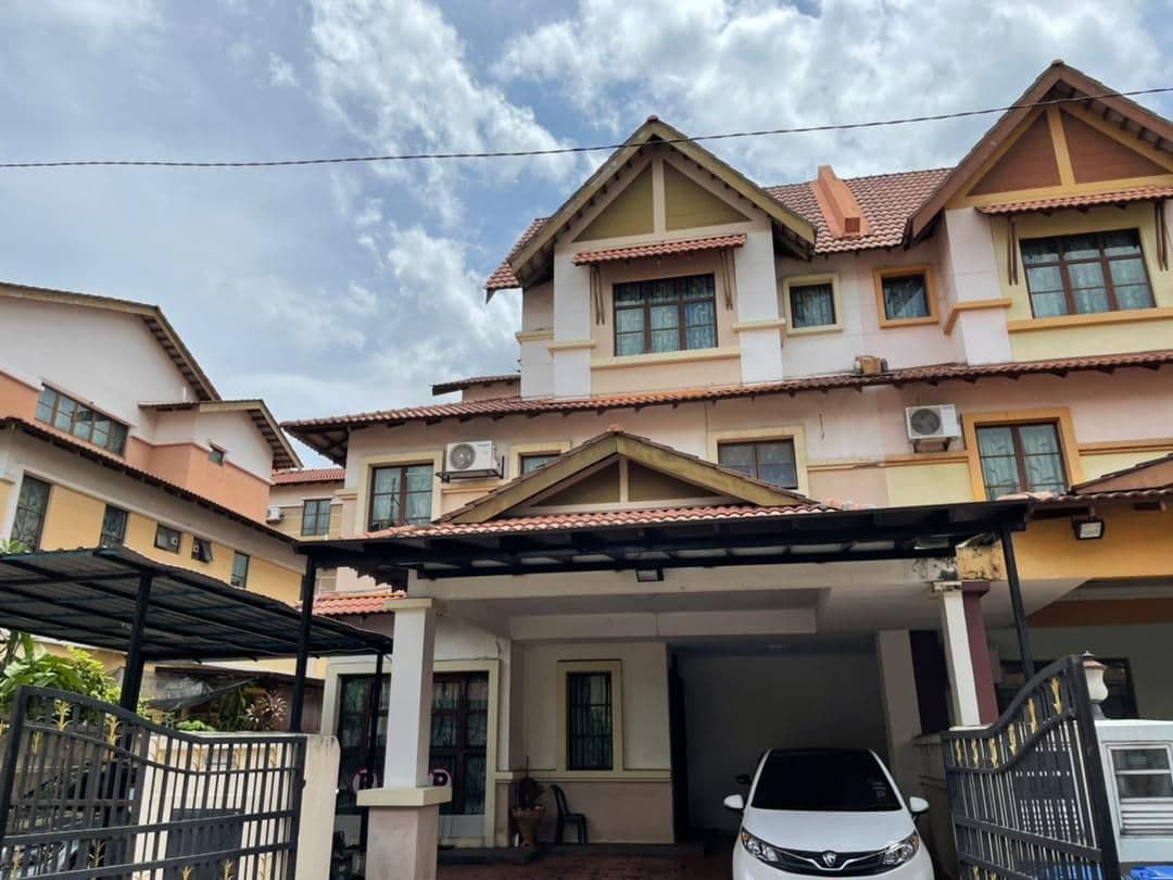 BEAUTIFUL SEMI D SUBANG ALAM Shah Alam near School