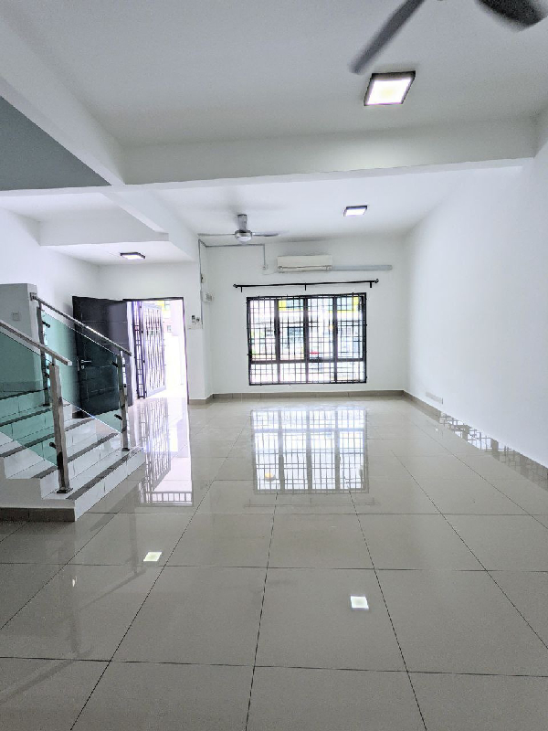 RENOVATED DOUBLE STOREY TERRACE PARKLANDS SEMENYIH - photo 2