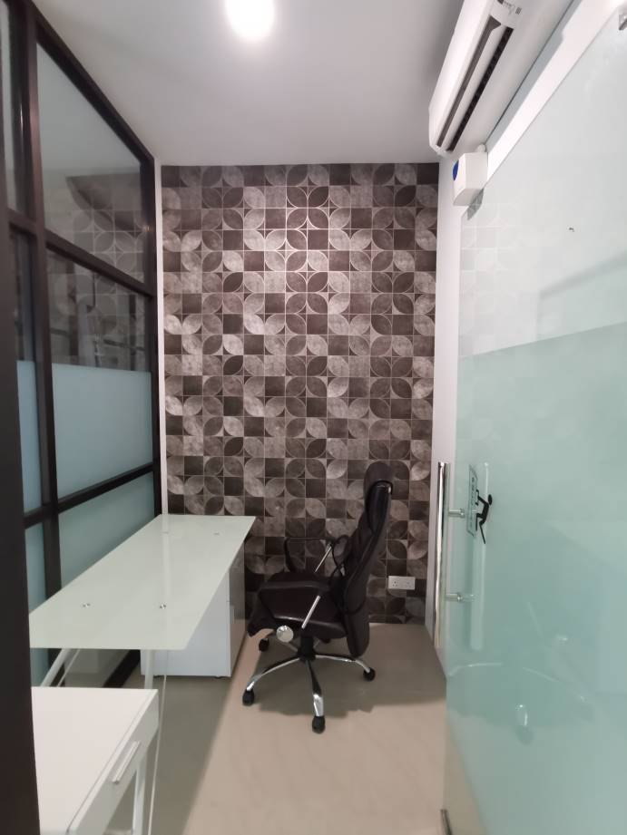 3 Storey Shop Lot for Rent - photo 4
