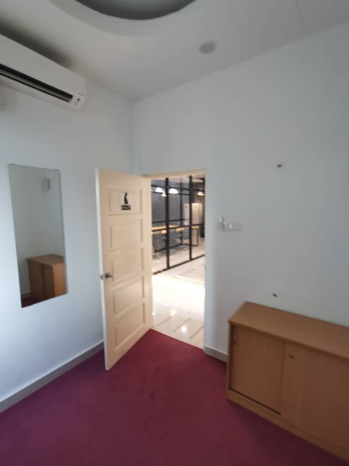 3 Storey Shop Lot for Rent - photo 12
