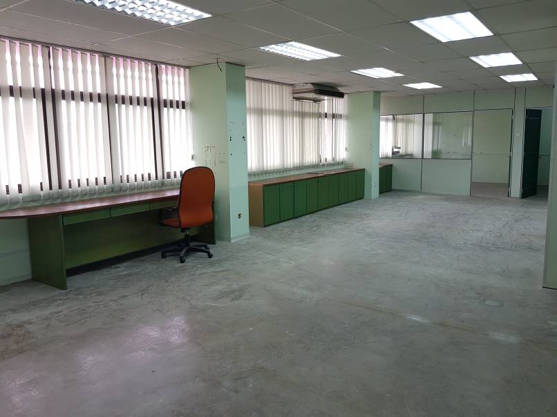 4 Storey Shop Lot for Rent