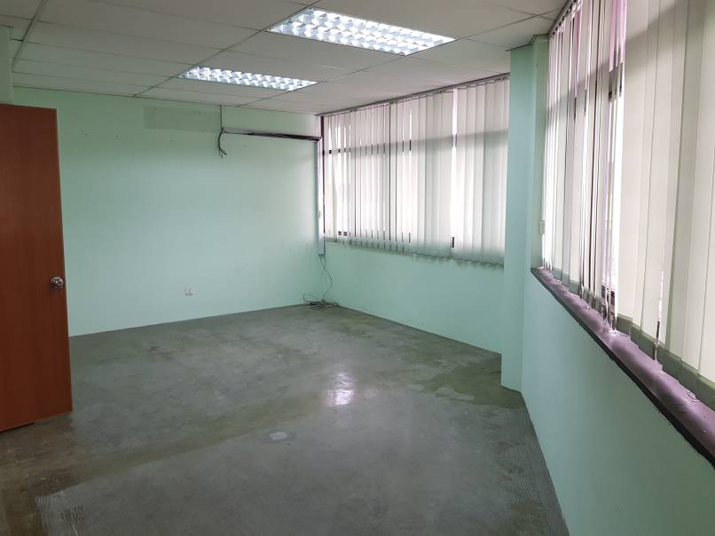 4 Storey Shop Lot for Rent - photo 3