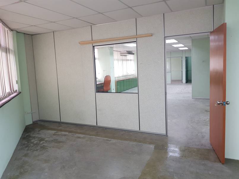 4 Storey Shop Lot for Rent - photo 4