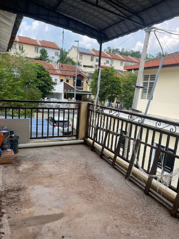 Double Storey Ukay Bistari for RENT