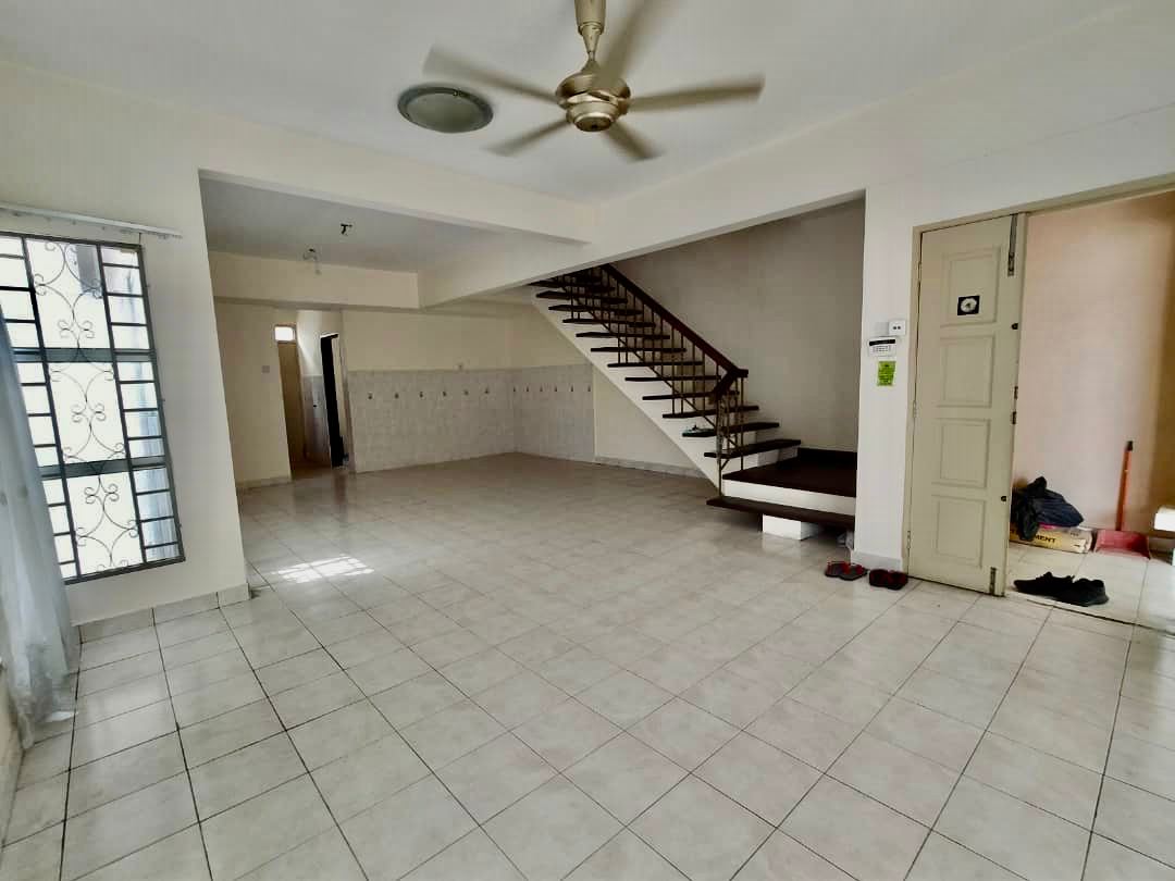 2  Storey Intermediate DSentral Bandar Seri Putra - photo 4