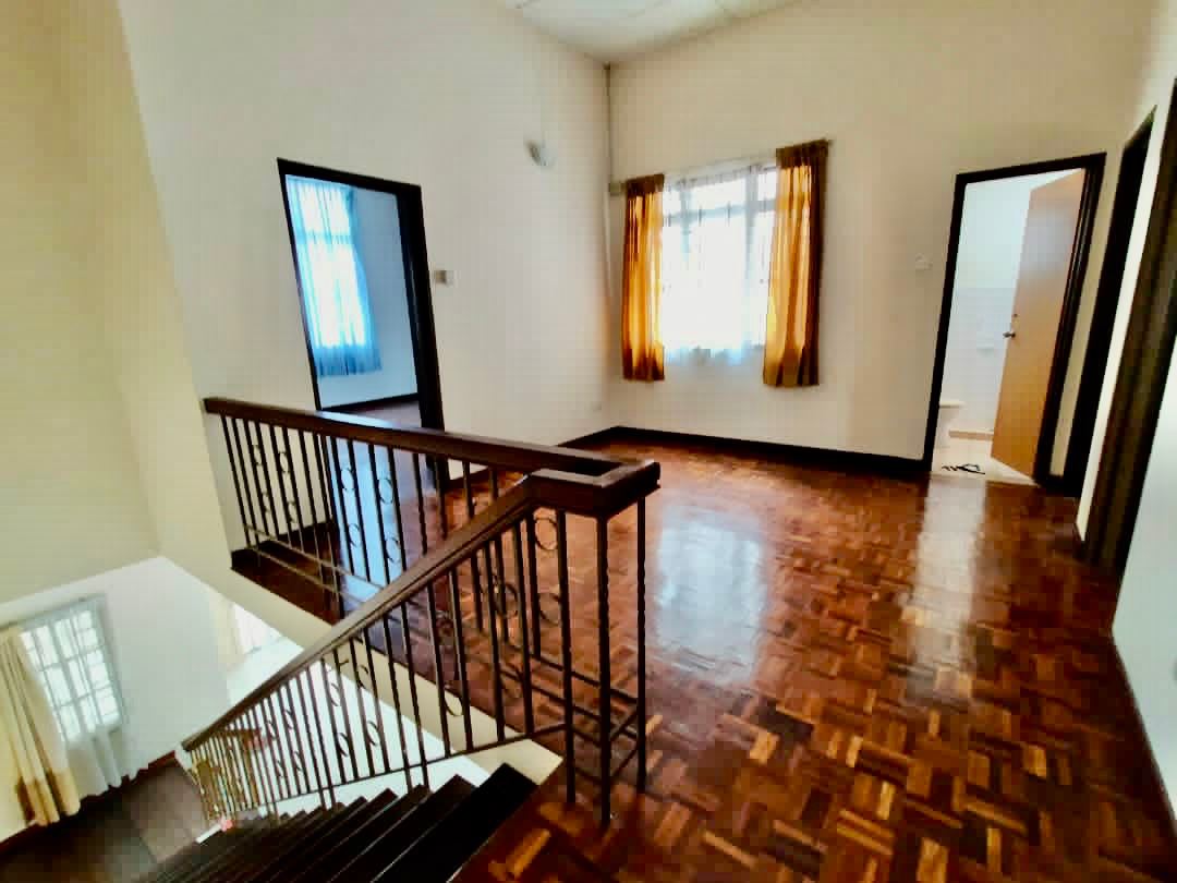 2  Storey Intermediate DSentral Bandar Seri Putra - photo 8