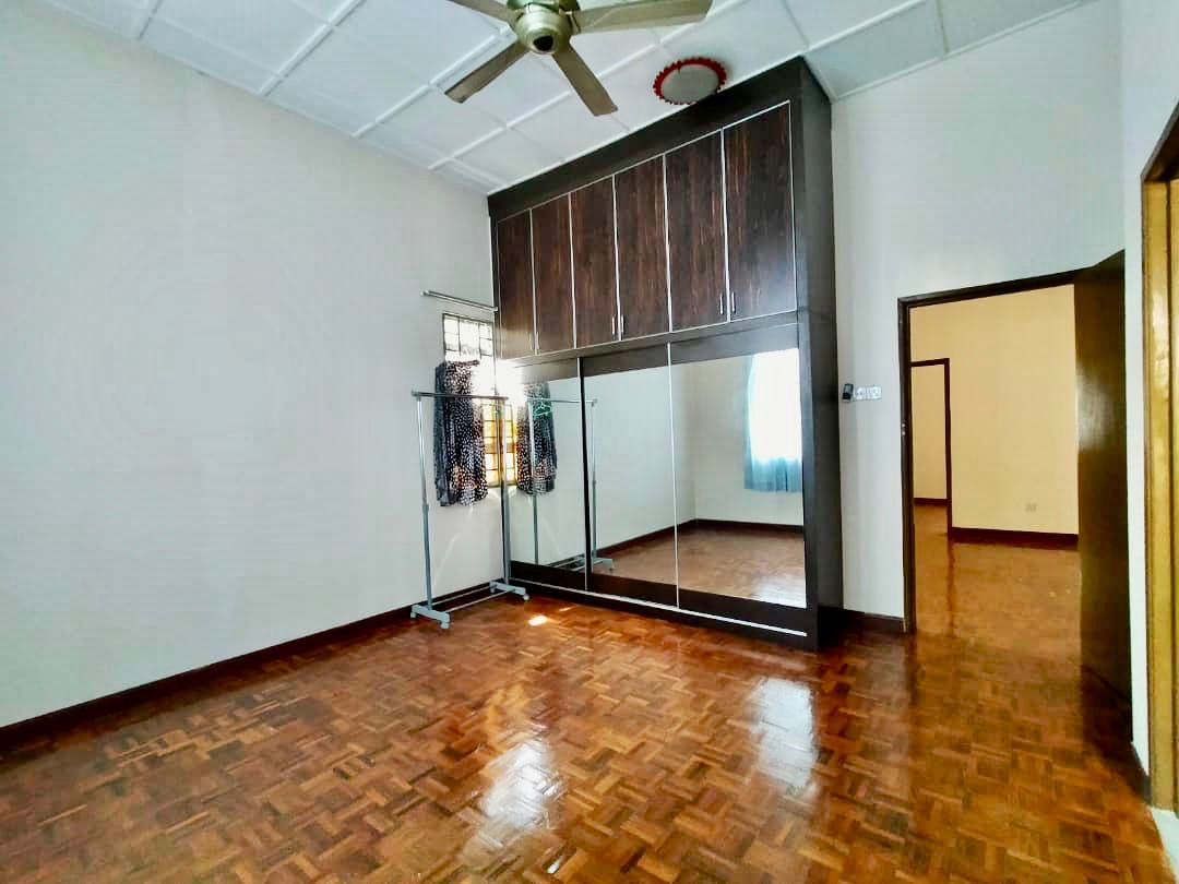 2  Storey Intermediate DSentral Bandar Seri Putra - photo 9