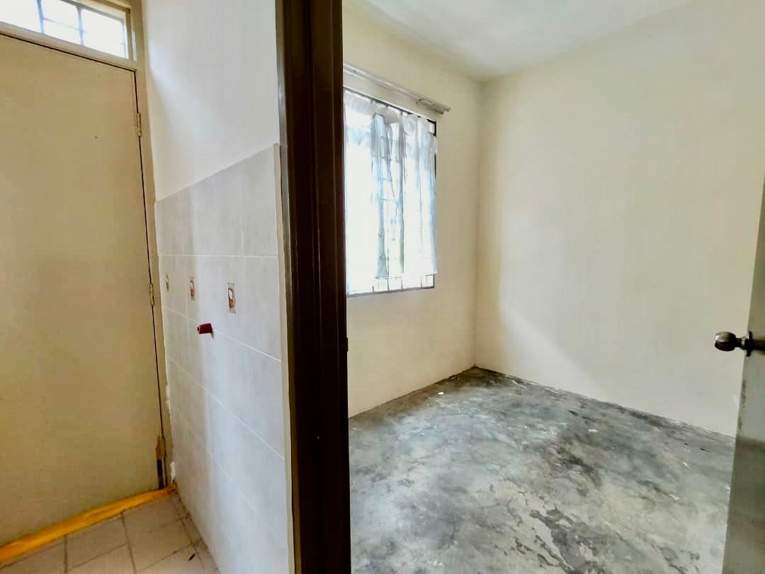 2  Storey Intermediate DSentral Bandar Seri Putra - photo 11