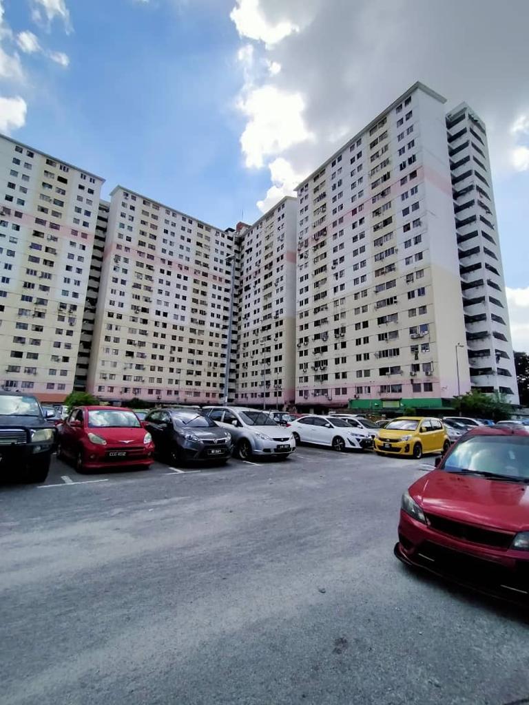 Rumah Pangsa Kayu Ara, Petaling Jaya
