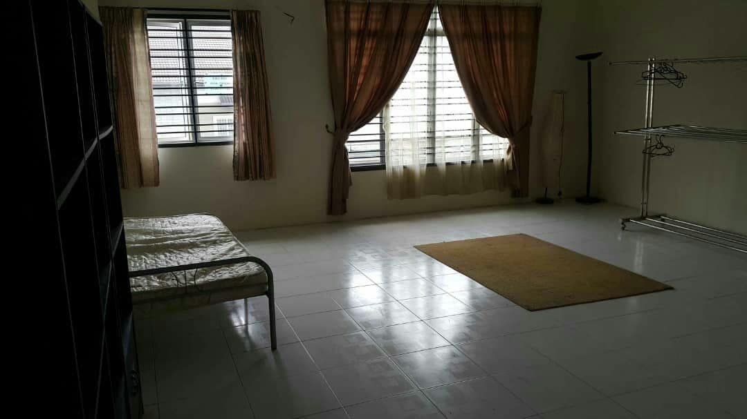 2 half sty SPACIOUS BUILTIN DROBE Bdr Nusa Rhu U10 - photo 4